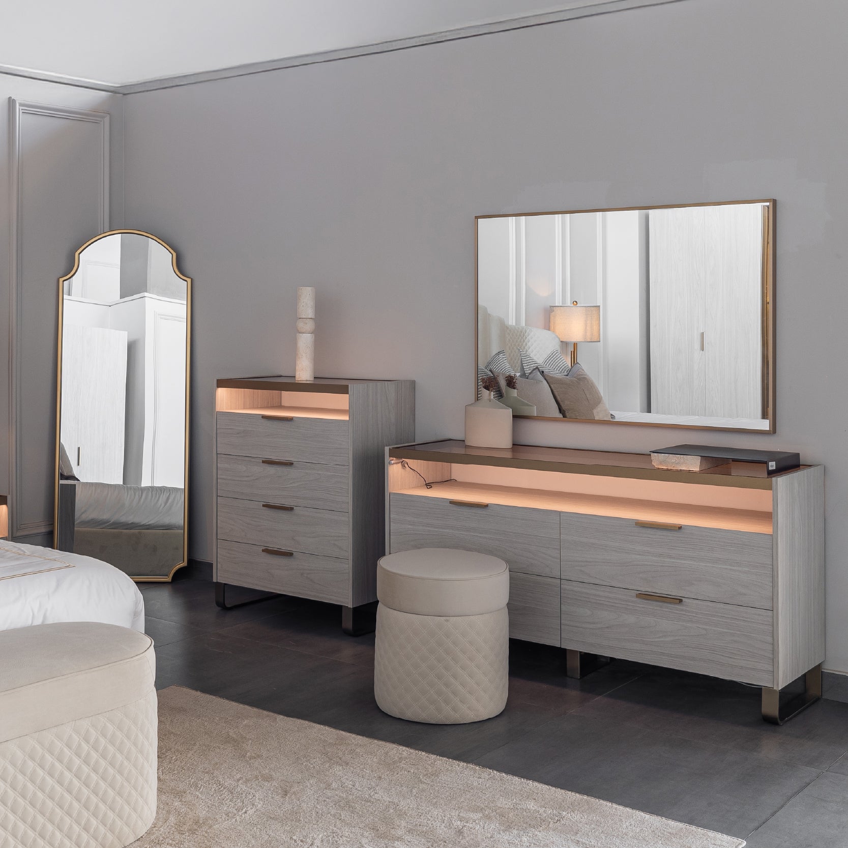 BATEEL King Bedroom Set