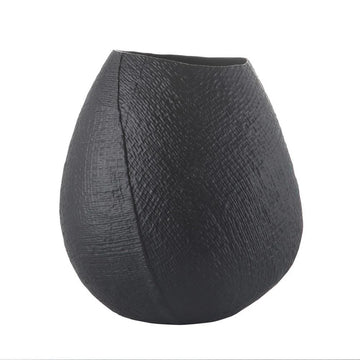 مزهرية سيراميك سوداء اللون