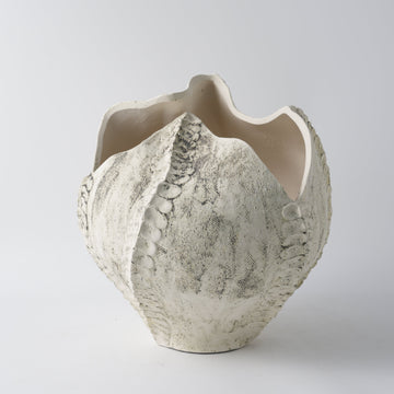 مزهرية خزفية مزخرفة