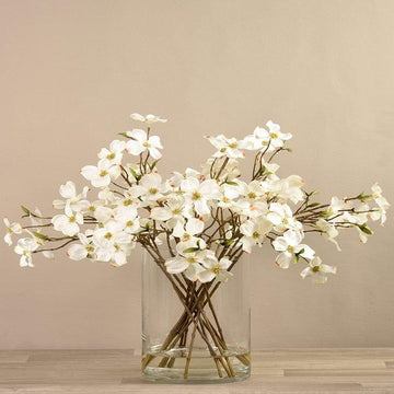 باقة قرانيا صناعية في مزهرية زجاجية