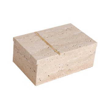 صندوق زخرفي من الحجر الأصفر